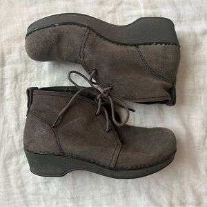 Wedge chukka boot